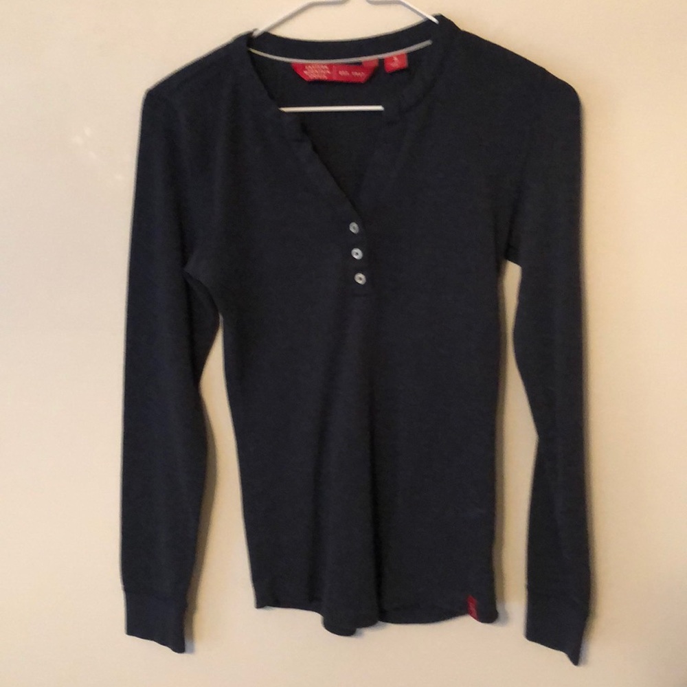 Eastern Mountain Sports woman’s S top